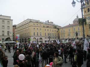 inceneritore parma cittadini gente protesta corteo